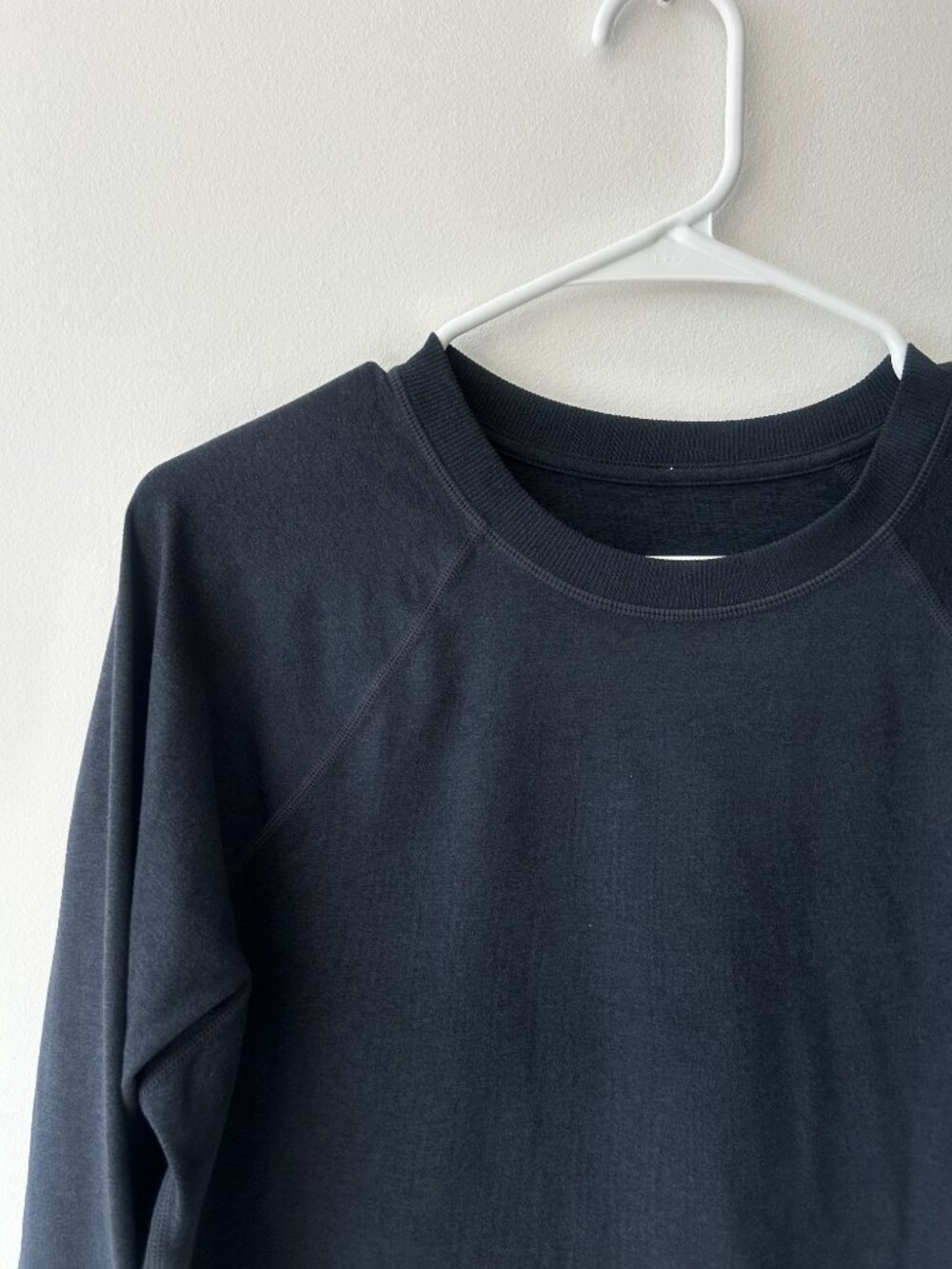 Vuroi Womens Halo Modern Crew Sweatshirt - Size Small - Picture 2 of 7